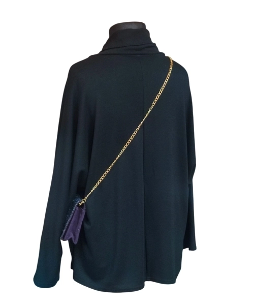 Elegancki czarny sweter w luźnym stylu oversize zdobiony gipiurą